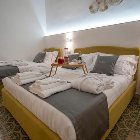 Dimora Fantasia Charme B&B บารี ภายนอก รูปภาพ
